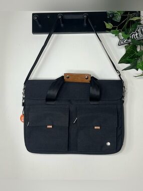PKG Richmond Messenger 16” Laptop Bag New